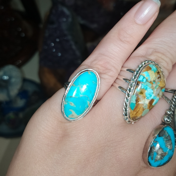 Size 7.5 Sterling Silver Mohave Turquoise Ring - Picture 3 of 8